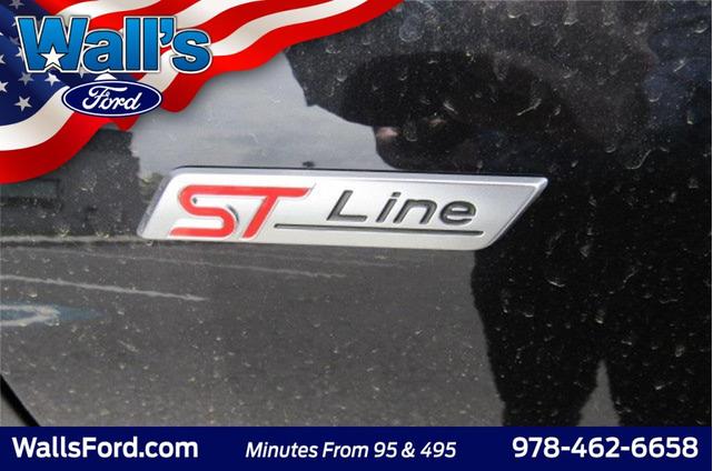 Photo of 2025 Agate Black Metallic Ford Escape