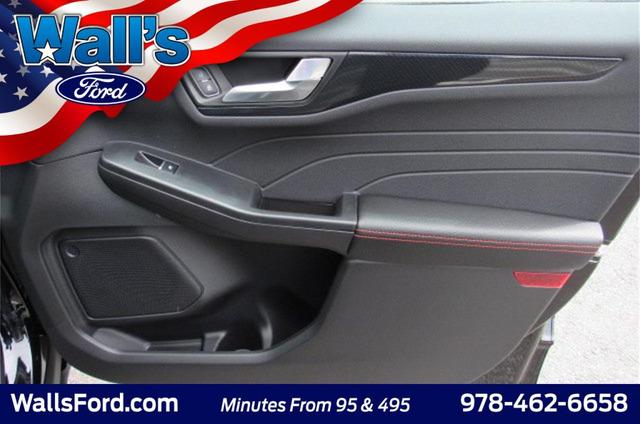 Photo of 2025 Agate Black Metallic Ford Escape