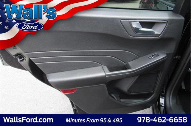 Photo of 2025 Agate Black Metallic Ford Escape