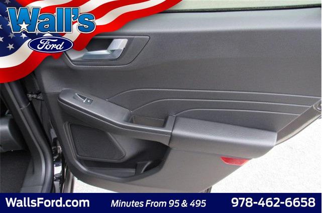 Photo of 2025 Agate Black Metallic Ford Escape