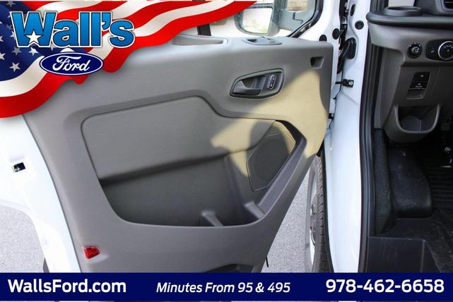 Photo of 2025 Oxford White Ford Transit-250