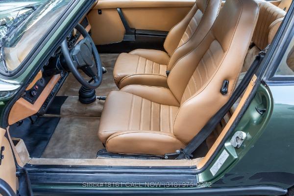 Photo of 1975 Green Porsche 911