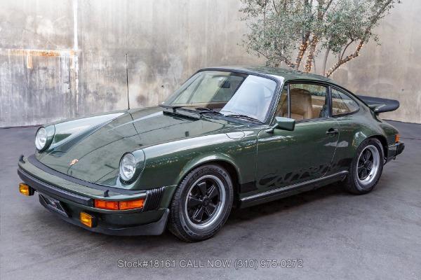 Photo of 1975 Green Porsche 911