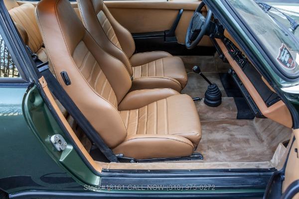Photo of 1975 Green Porsche 911
