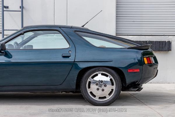 Photo of 1985 Prussian Blue Metallic Porsche 928