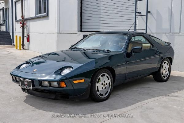 Photo of 1985 Prussian Blue Metallic Porsche 928