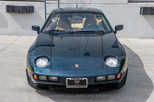 Photo of 1985 Prussian Blue Metallic Porsche 928