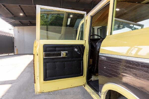 Photo of 1975 Sunburst Yellow International Travelall