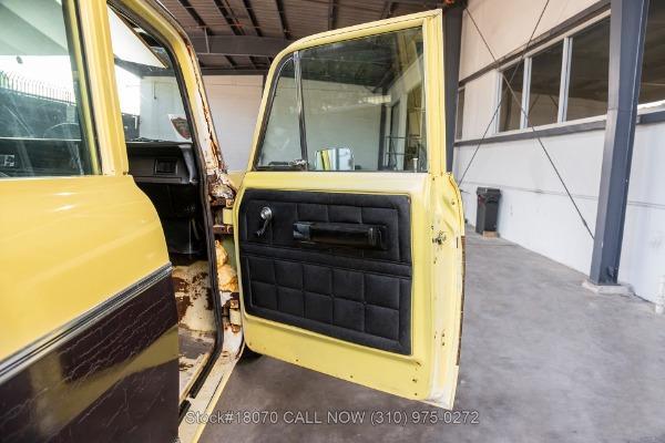 Photo of 1975 Sunburst Yellow International Travelall