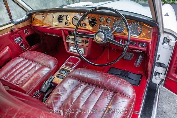 Photo of 1972 White Rolls-Royce Corniche
