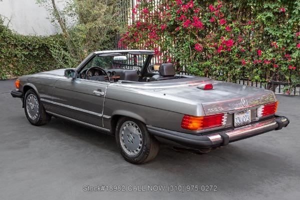 Photo of 1986 Metallic Mercedes-Benz SL-Class