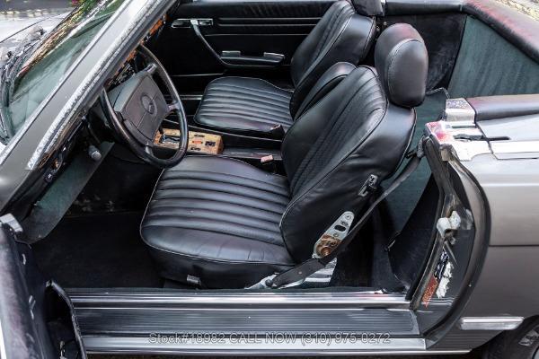 Photo of 1986 Metallic Mercedes-Benz SL-Class