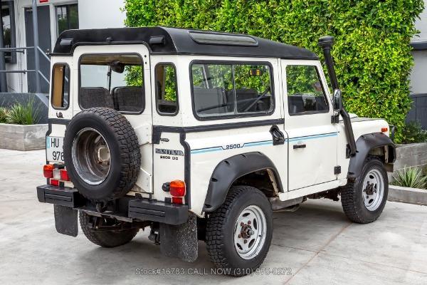 Photo of 1989 White Land Rover Defender