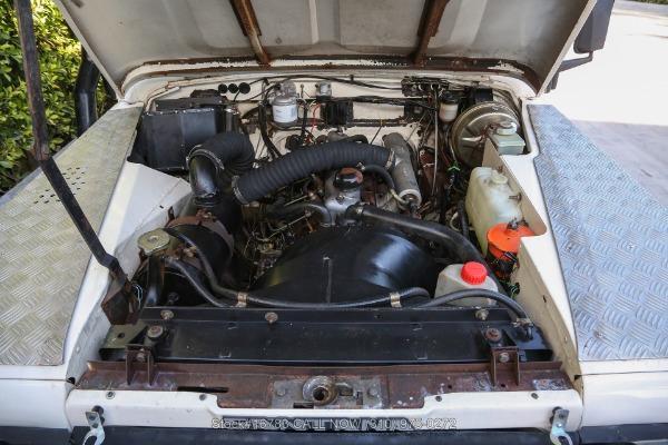 Photo of 1989 White Land Rover Defender