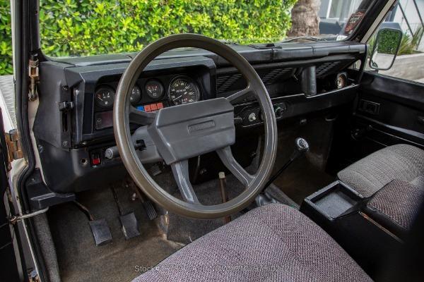 Photo of 1989 White Land Rover Defender