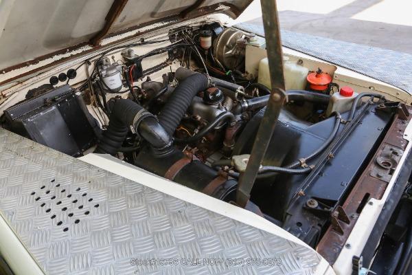 Photo of 1989 White Land Rover Defender