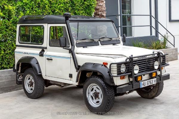Photo of 1989 White Land Rover Defender
