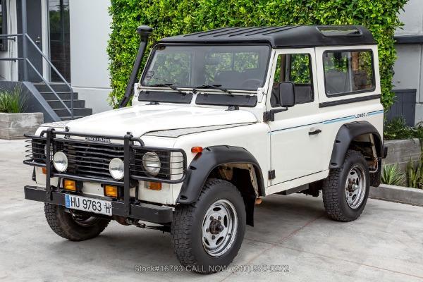 Photo of 1989 White Land Rover Defender