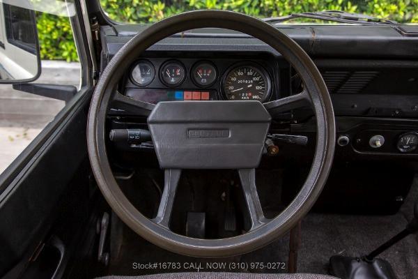 Photo of 1989 White Land Rover Defender