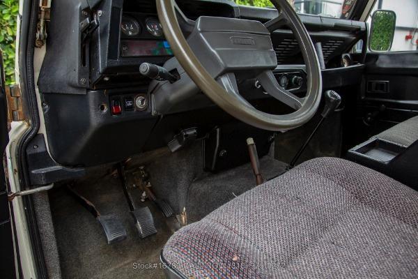 Photo of 1989 White Land Rover Defender