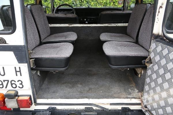 Photo of 1989 White Land Rover Defender