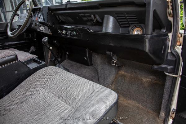 Photo of 1989 White Land Rover Defender