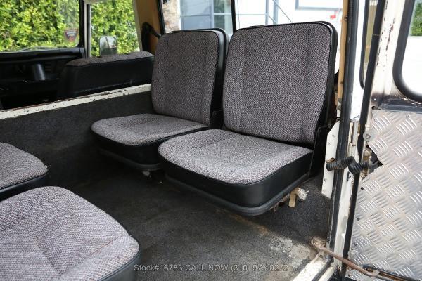 Photo of 1989 White Land Rover Defender