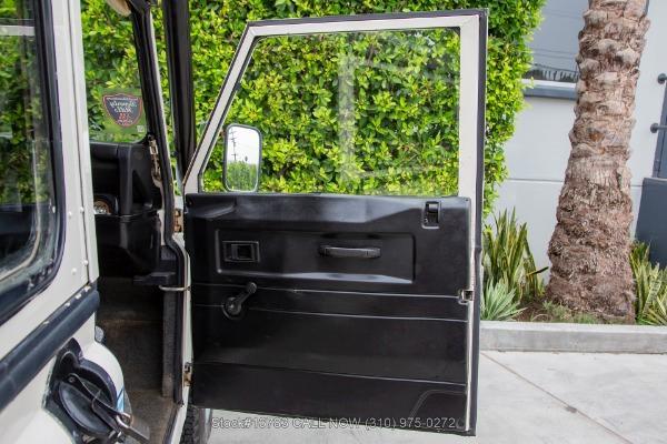 Photo of 1989 White Land Rover Defender