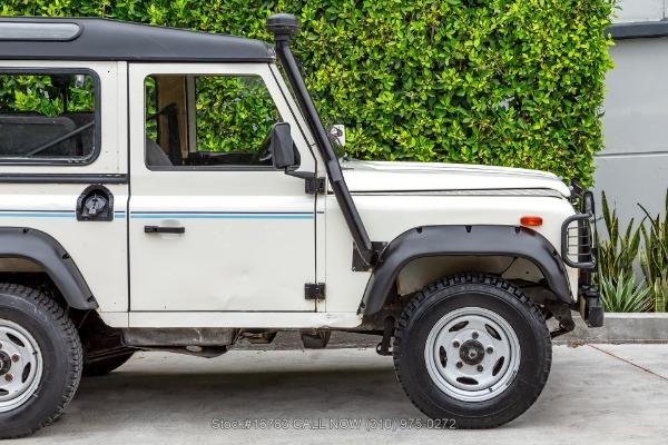 Photo of 1989 White Land Rover Defender