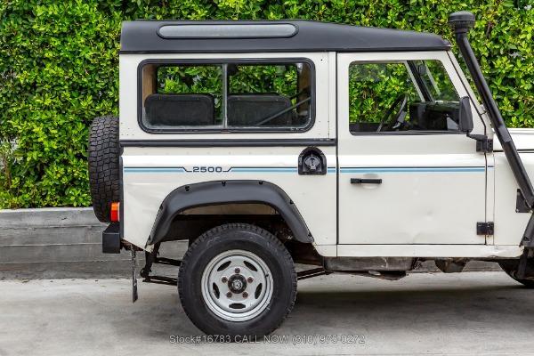 Photo of 1989 White Land Rover Defender