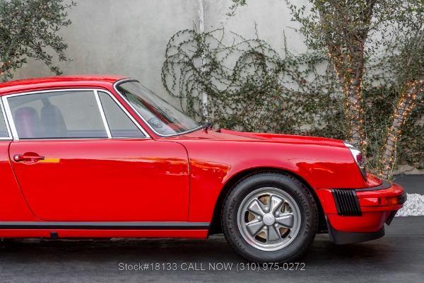 Photo of 1976 Red Porsche 911