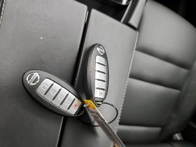 Photo of 2021 Gray Nissan Rogue