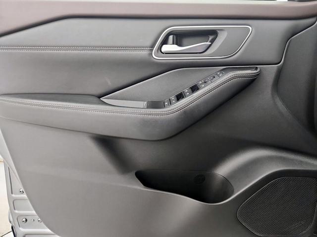 Photo of 2021 Gray Nissan Rogue