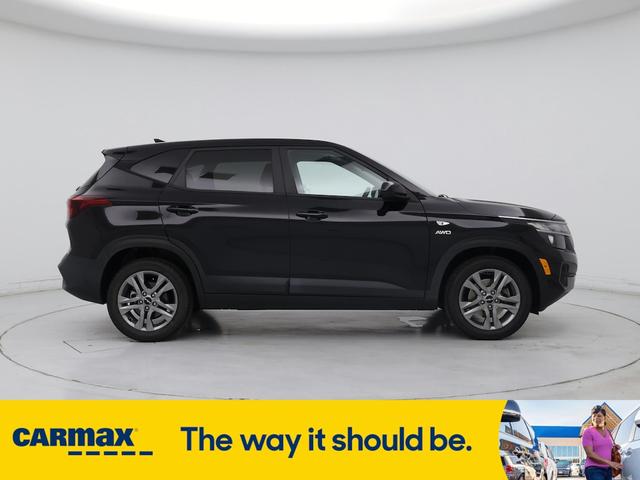 Photo of 2022 Black Kia Seltos