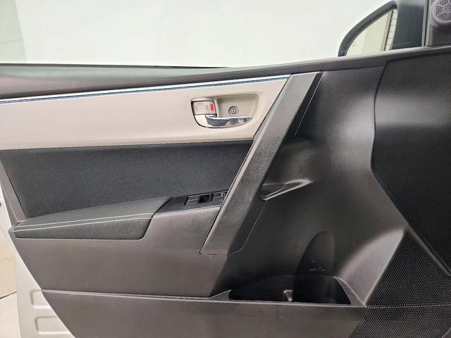 Photo of 2016 Silver Toyota Corolla