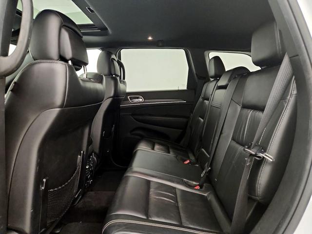 Photo of 2016 White Jeep Grand Cherokee