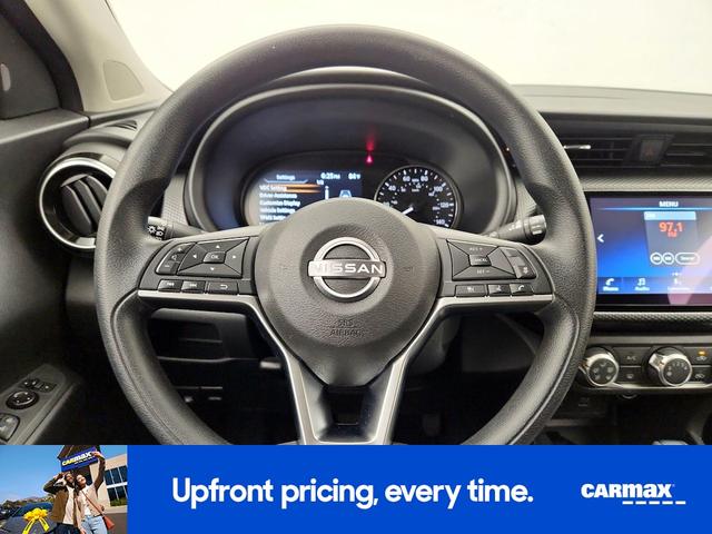 Photo of 2023 Red Nissan Kicks