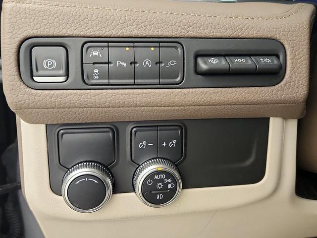 Photo of 2021 Silver GMC Yukon XL