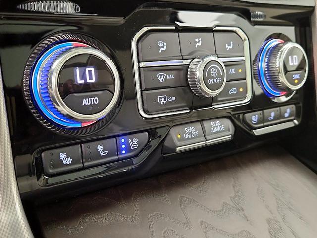 Photo of 2021 Silver GMC Yukon XL