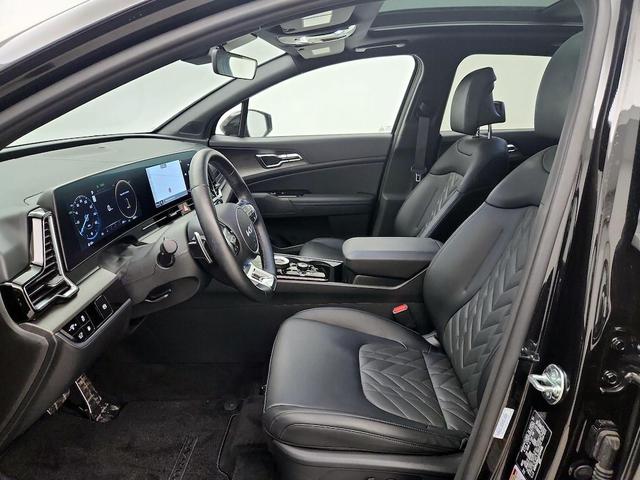 Photo of 2025 Black Kia Sportage Plug-In Hybrid