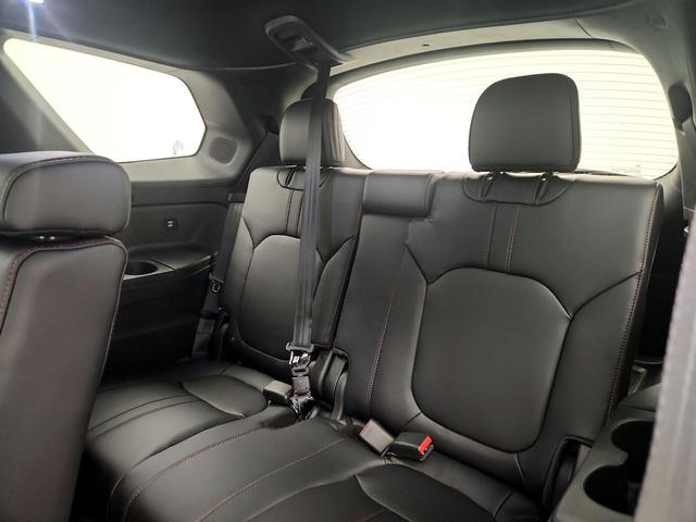 Photo of 2025 Gray Honda Pilot