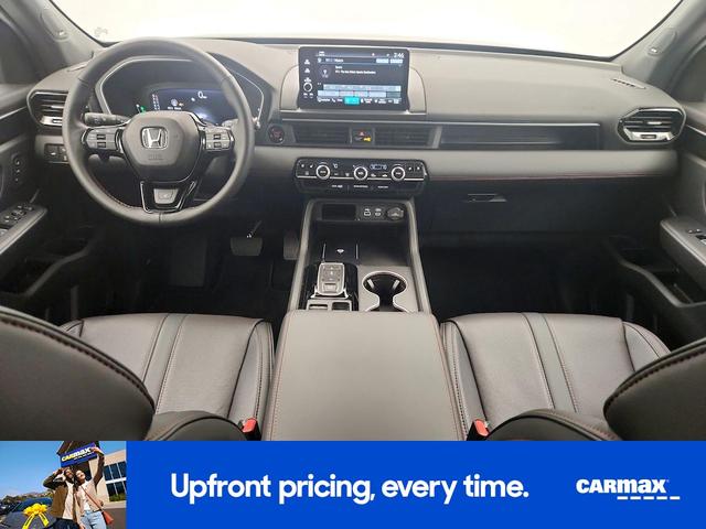 Photo of 2025 Gray Honda Pilot
