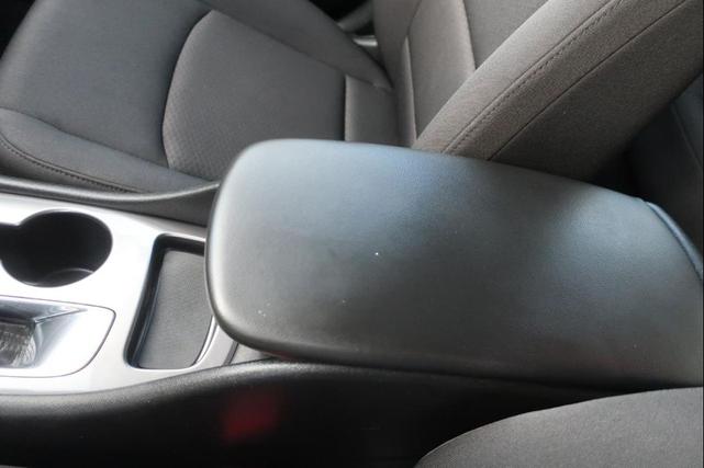 Photo of 2020 Silver Ice Metallic Chevrolet Malibu