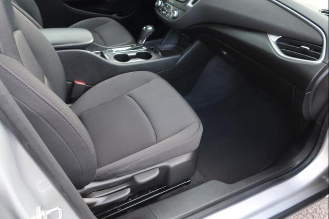 Photo of 2020 Silver Ice Metallic Chevrolet Malibu