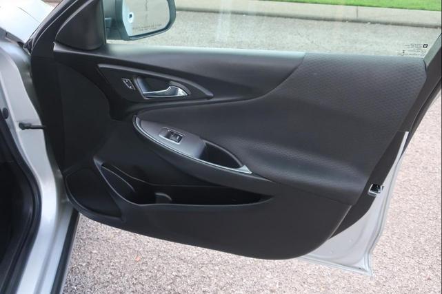 Photo of 2020 Silver Ice Metallic Chevrolet Malibu