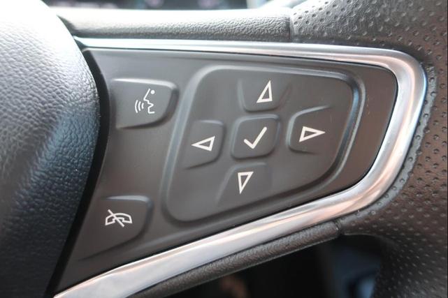Photo of 2020 Silver Ice Metallic Chevrolet Malibu