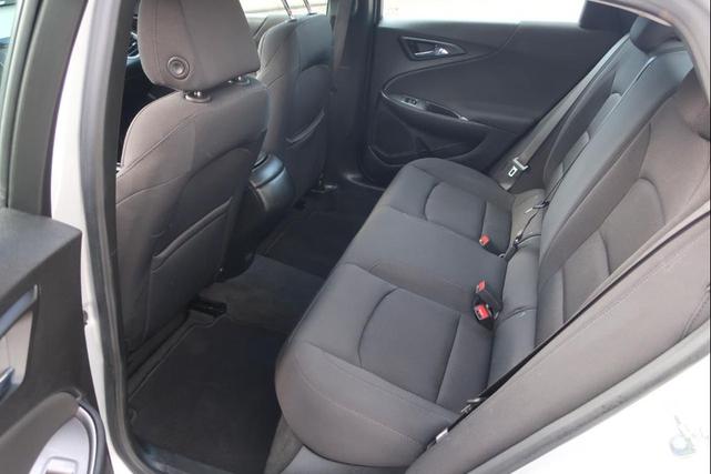 Photo of 2020 Silver Ice Metallic Chevrolet Malibu
