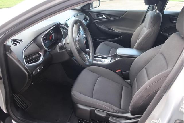 Photo of 2020 Silver Ice Metallic Chevrolet Malibu