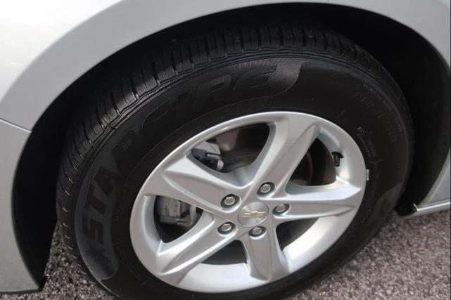 Photo of 2020 Silver Ice Metallic Chevrolet Malibu