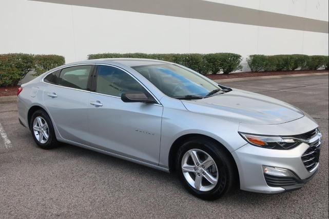 Photo of 2020 Silver Ice Metallic Chevrolet Malibu